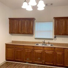 1006 W Chestnut St in Denison, TX - Building Photo - Building Photo