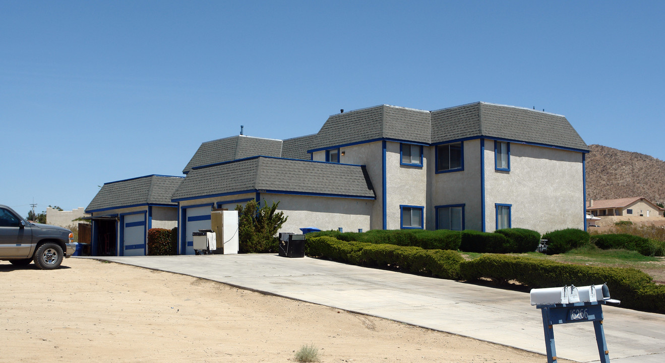 16266 Viho Rd in Apple Valley, CA - Foto de edificio