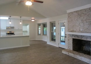 402 San Gabriel Blvd in Georgetown, TX - Building Photo - Building Photo