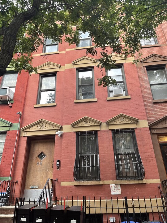 212 Edgecombe Ave in New York, NY - Building Photo