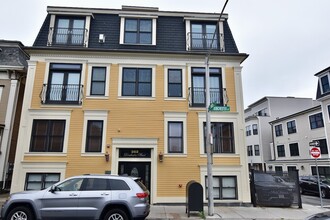 360 Dorchester St in Boston, MA - Foto de edificio - Building Photo
