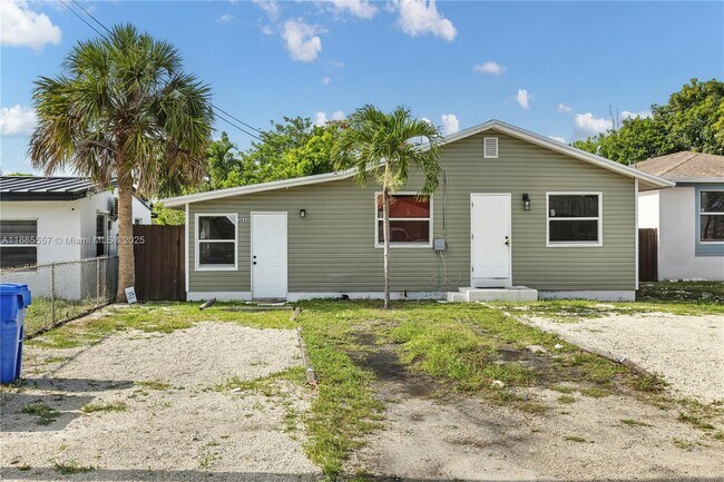 3633 SW 12th Ct in Fort Lauderdale, FL - Building Photo - Building Photo