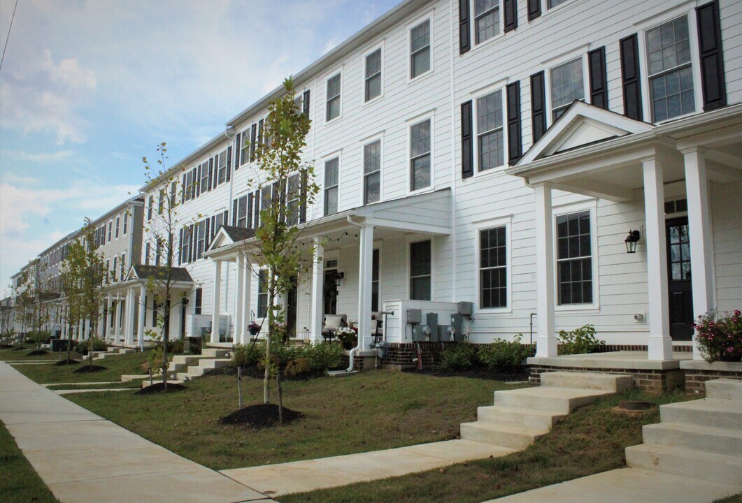 955 Lorewood Grove Rd in Middletown, DE - Building Photo