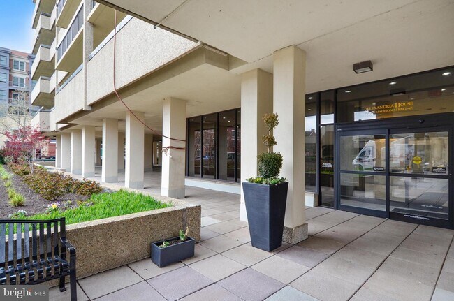 400 Madison St-Unit -603 in Alexandria, VA - Building Photo - Building Photo