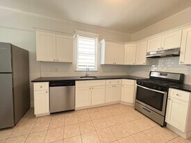 212 Grant Ave, Unit 1 in Jersey City, NJ - Building Photo