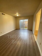 9066 Salmon Falls Dr in Sacramento, CA - Building Photo - Building Photo