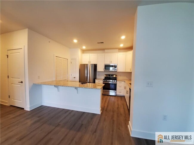 1033 Vanderbergh Blvd in Monroe Township, NJ - Building Photo - Building Photo