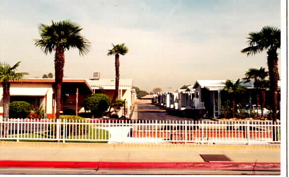 Carson Gardens Trailer Lodge in Carson, CA - Building Photo