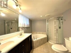 62 Oakhill Dr in Brantford, ON - Building Photo - Building Photo