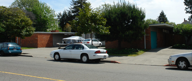 2000-2006 Blake St in Berkeley, CA - Building Photo - Building Photo