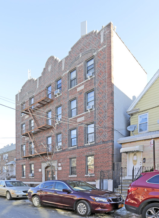 35-15 102nd St in Corona, NY - Building Photo