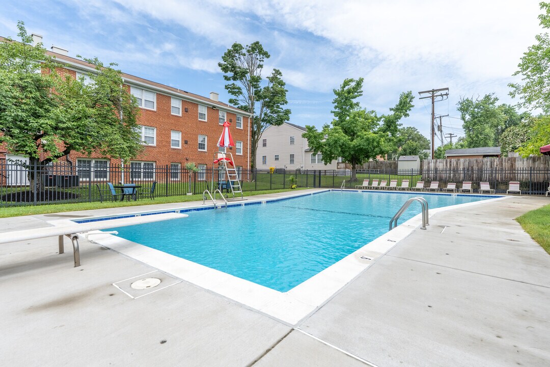 Aquahart Manor in Glen Burnie, MD - Building Photo