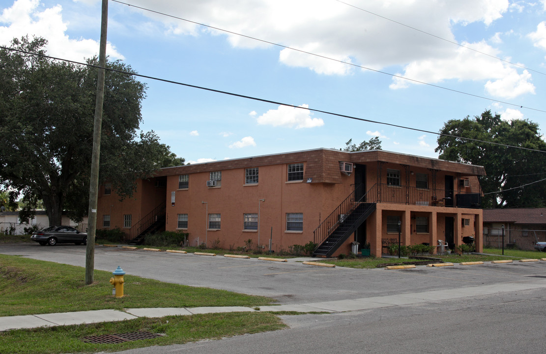 Villa Palm Apartments in Tampa, FL - Building Photo