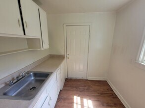 1321 Mayfair Ave in Greensboro, NC - Building Photo - Building Photo
