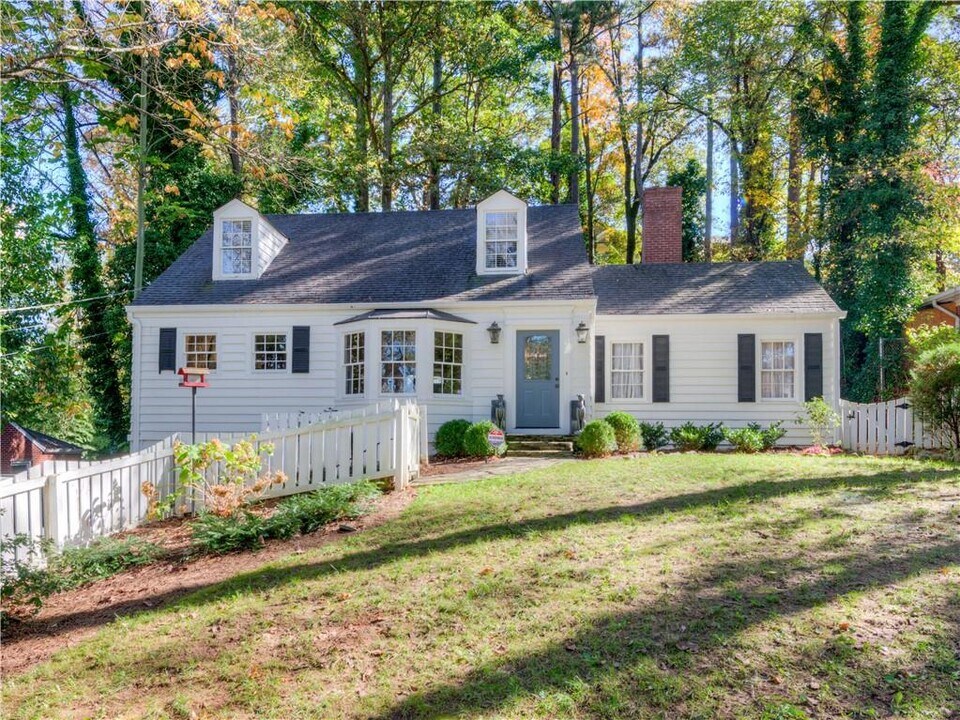 195 Alberta Dr NE in Atlanta, GA - Building Photo