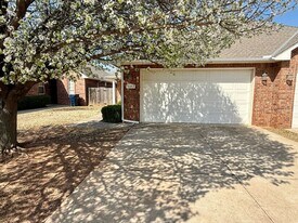 11313 NW 121st Pl in Yukon, OK - Building Photo