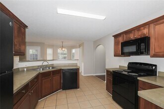 655 Belle Grove Dr in Jonesboro, GA - Foto de edificio - Building Photo