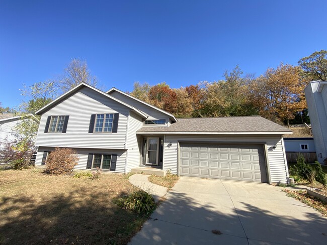 property at 2932 Northern Slopes Ln NE