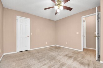 8723 Rocky Valley Dr in Houston, TX - Foto de edificio - Building Photo