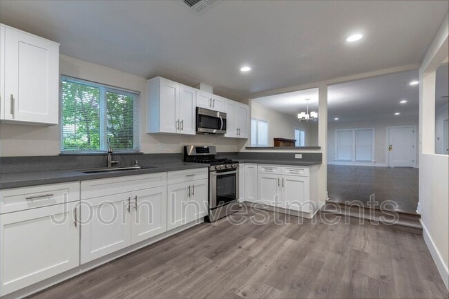 912 N Stoneman Ave in Alhambra, CA - Building Photo - Building Photo