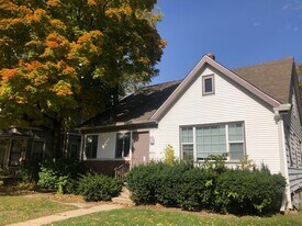 310 W Green St in Urbana, IL - Building Photo