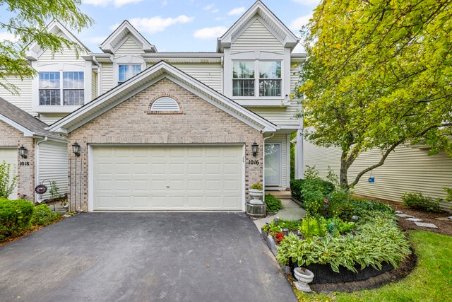 property at 1016 Viewpoint Dr