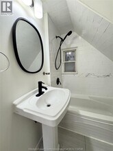 1085 Langlois Ave in Windsor, ON - Building Photo - Building Photo