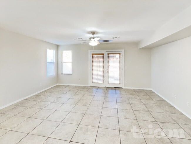 8830 W Toronto Way in Tolleson, AZ - Foto de edificio - Building Photo