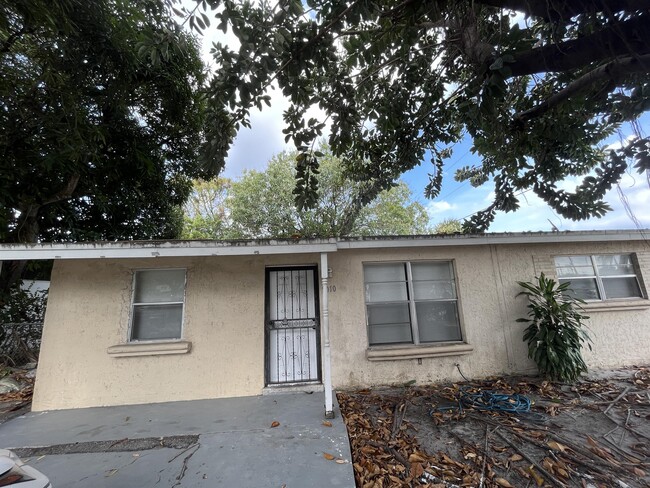 2010 NW 30th Ave in Fort Lauderdale, FL - Building Photo - Building Photo