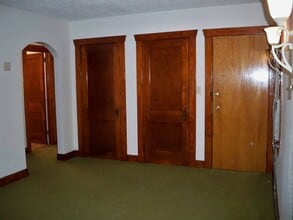 331 W Cedar St, Unit Apt#3 in Springfield, IL - Building Photo - Building Photo