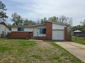 518 W Park St in Tecumseh, OK - Building Photo