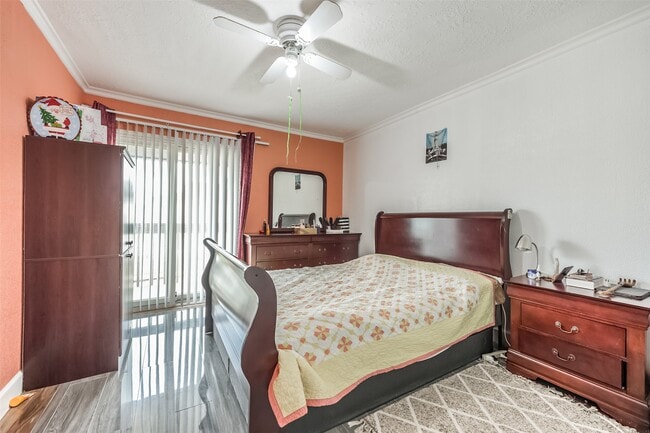 property at 3919 Fairmont Pkwy