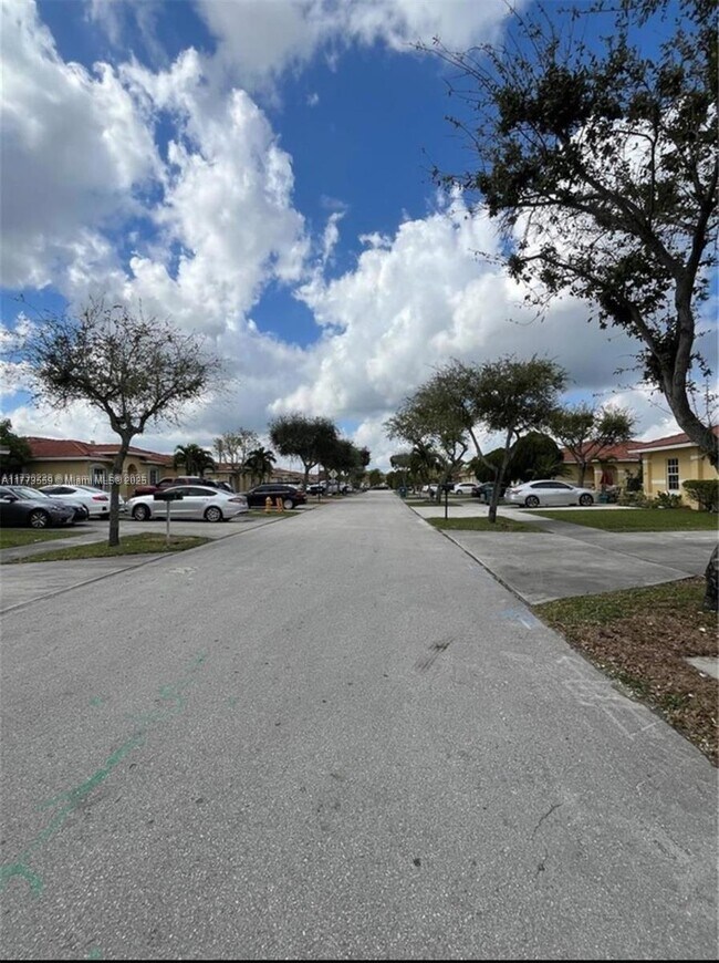 12225 SW 215th Terrace in Miami, FL - Building Photo - Building Photo