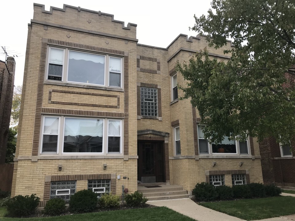 3710 N Whipple St in Chicago, IL - Building Photo