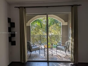 6831 SW 44th St in Miami, FL - Building Photo - Building Photo