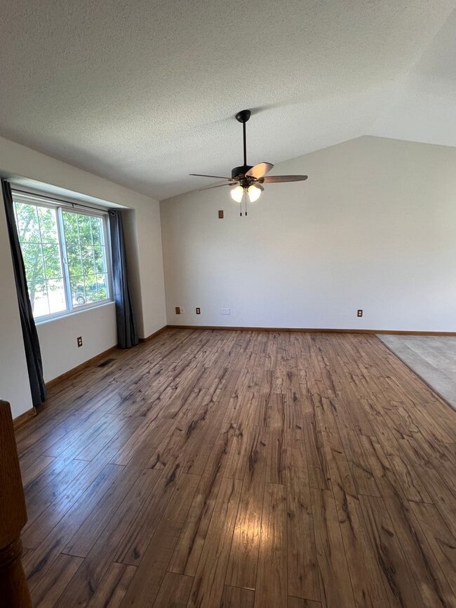 549 Hanover Dr in Rapid City, SD - Building Photo - Building Photo