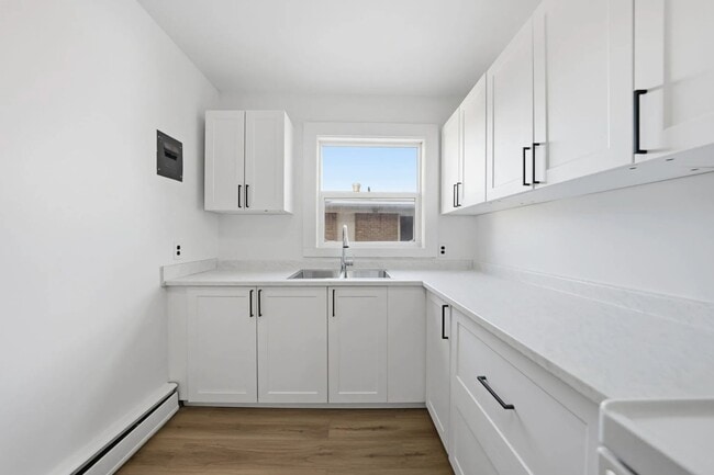 Monterey Apartments in Regina, SK - Building Photo - Building Photo