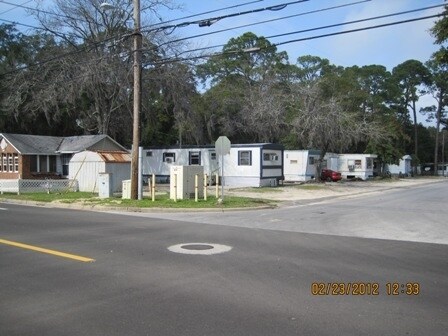 Anchorage Mobile Home Park in Panama City Beach, FL - Foto de edificio