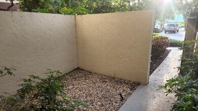 2025 Lavers Cir in Delray Beach, FL - Building Photo - Building Photo