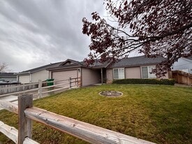 427 Sheepcamp Dr in Dayton, NV - Building Photo