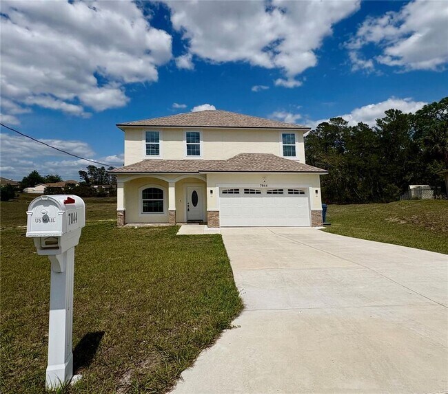 7044 Brickell Ct in Spring Hill, FL - Building Photo - Building Photo