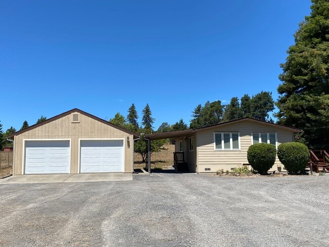 1552 Cunningham Rd in Sebastopol, CA - Building Photo - Building Photo