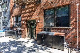 515 E 82nd St in New York, NY - Foto de edificio - Building Photo