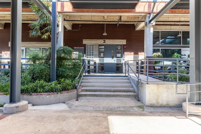 1331 S Flores St in San Antonio, TX - Building Photo - Building Photo