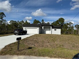 1047 Hobart St in Lehigh Acres, FL - Building Photo