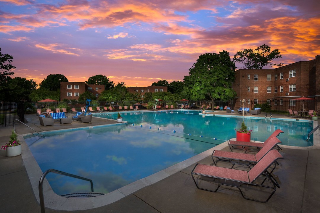 Queenstown Apartments in Mount Rainier, MD - Building Photo