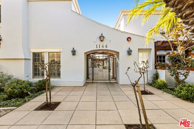 1144 Yale St in Santa Monica, CA - Building Photo - Building Photo