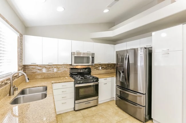 6225 Bruma Ave in Las Vegas, NV - Building Photo - Building Photo