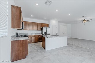 7542 Dawn Lndg Ave in Las Vegas, NV - Building Photo - Building Photo