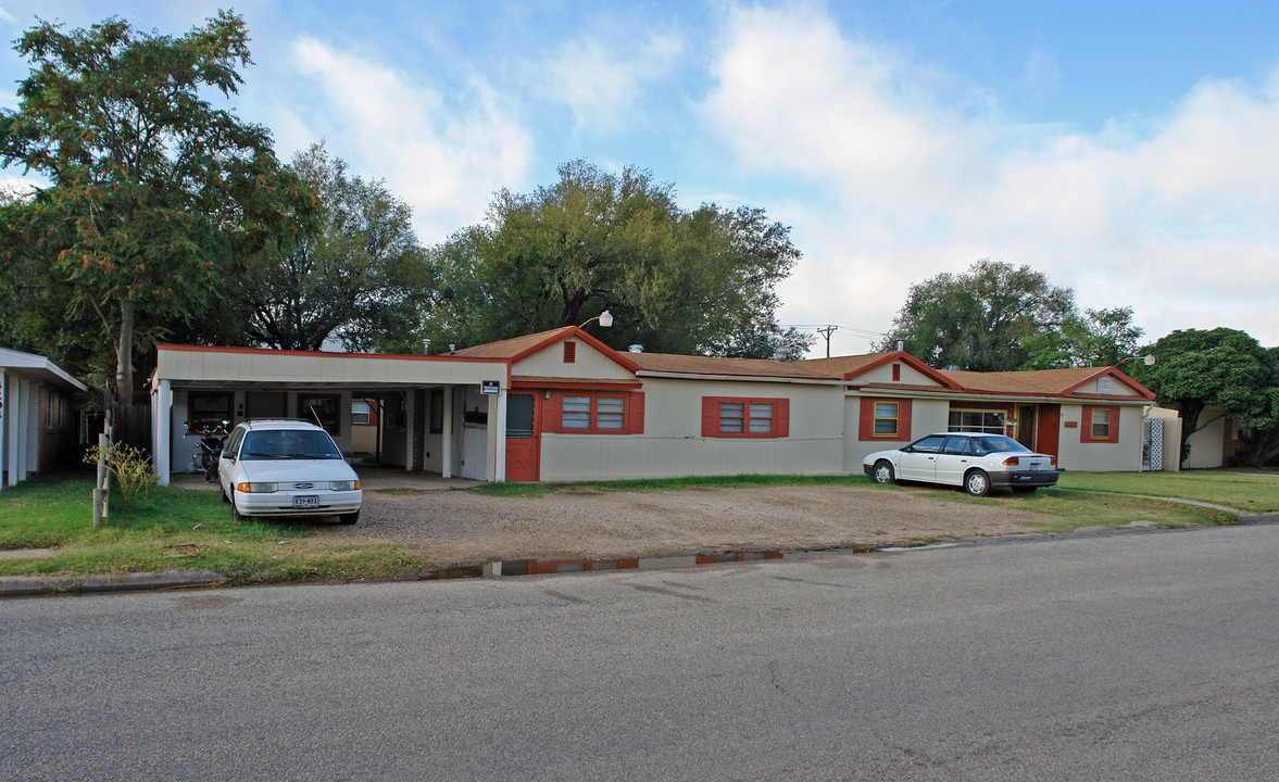 4205 16th St in Lubbock, TX - Foto de edificio